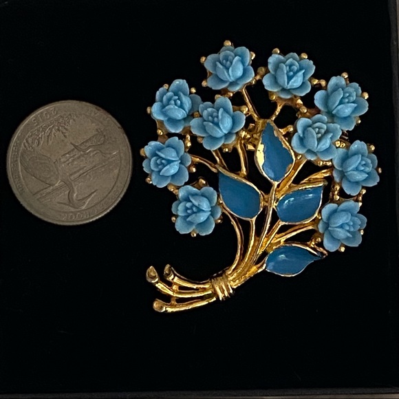 🌹🌹Vintage Light Blue Celluloid and Enamel Floral Bouquet Brooch Pin - Picture 4 of 7